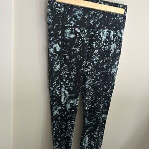 Black and Blue/Green Patterned LuluLemon 5 pocket tights